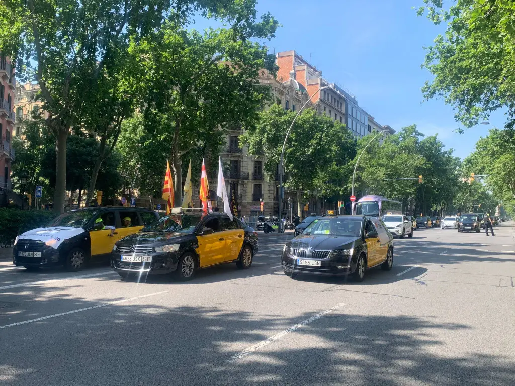 manifestació de taxis a Barcelona contra les plataformes digitals de VTC el 2022