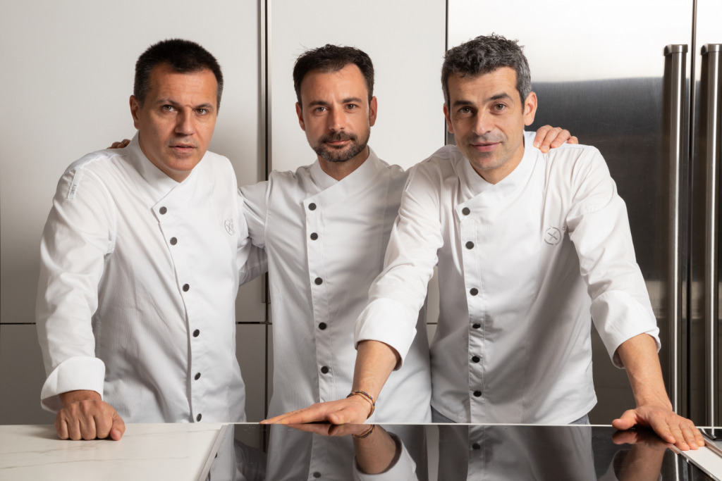 Els xefs Mateu Casañas, Oriol Castro i Eduard Xatruc, del restaurant Disfrutar | DISFRUTAR